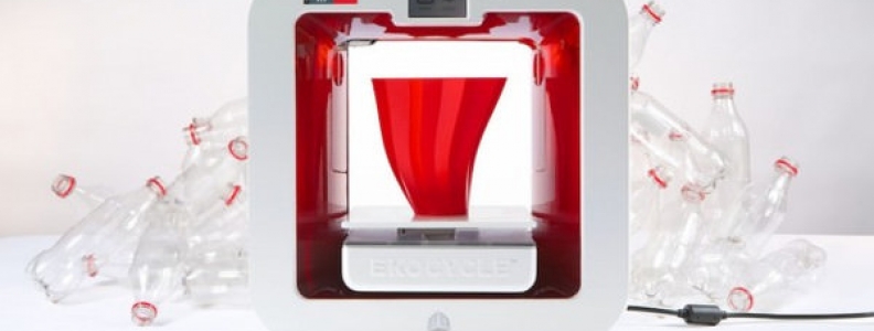 Coca Cola geri dönüştürülmüş malzeme kullanan bir 3D yazıcı geliştirdi Coca Cola geri dönüştürülmüş malzeme kullanan bir 3D yazıcı geliştirdi